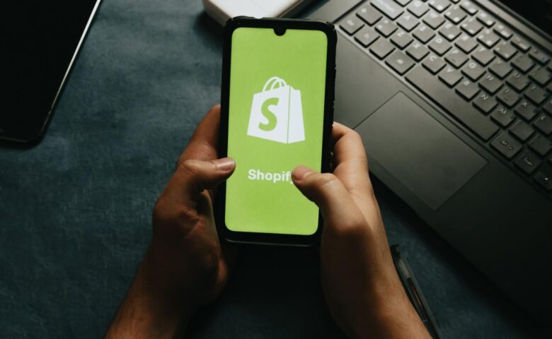 【最新版】Shopify(ショッピファイ)とは?機能や料金プラン、メリットを解説