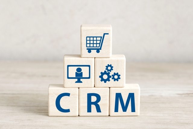 CRM戦略の立て方を7つのステップで解説!メリットや企業事例も詳しく紹介