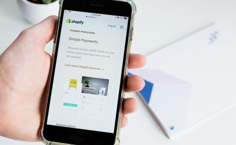 ShopifyとInstagramを連携する方法は？メリットや注意点も紹介