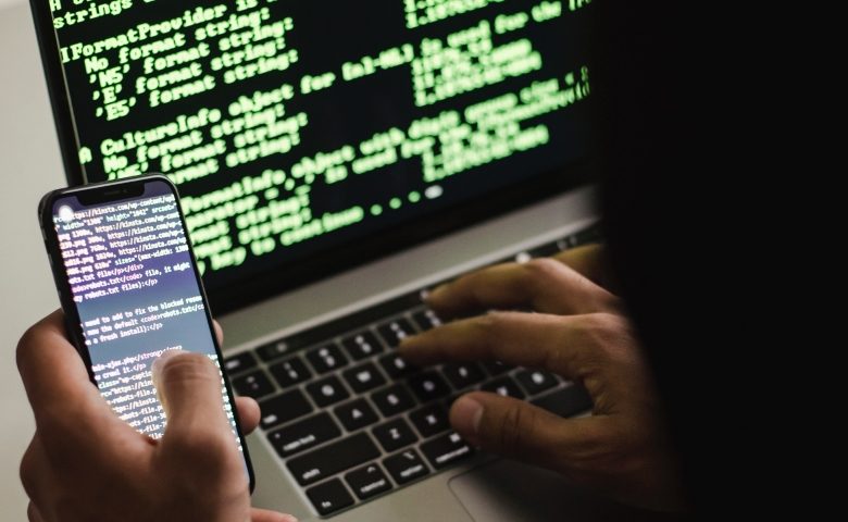 受託開発とは？自社開発との違いやオワコンといわれる理由は？