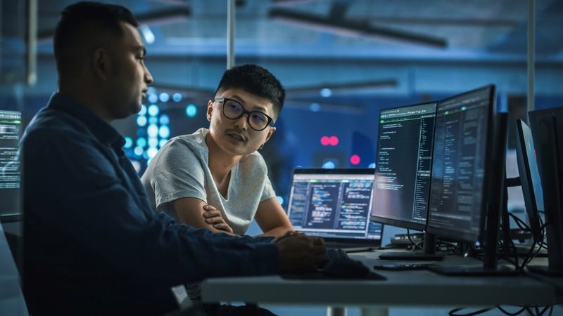 ウォーターフォール開発とは？工程やどんなプロジェクトに向いているのか