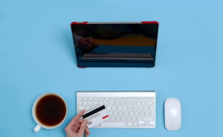 自社ECサイトとECモールの違いは？メリット・デメリット