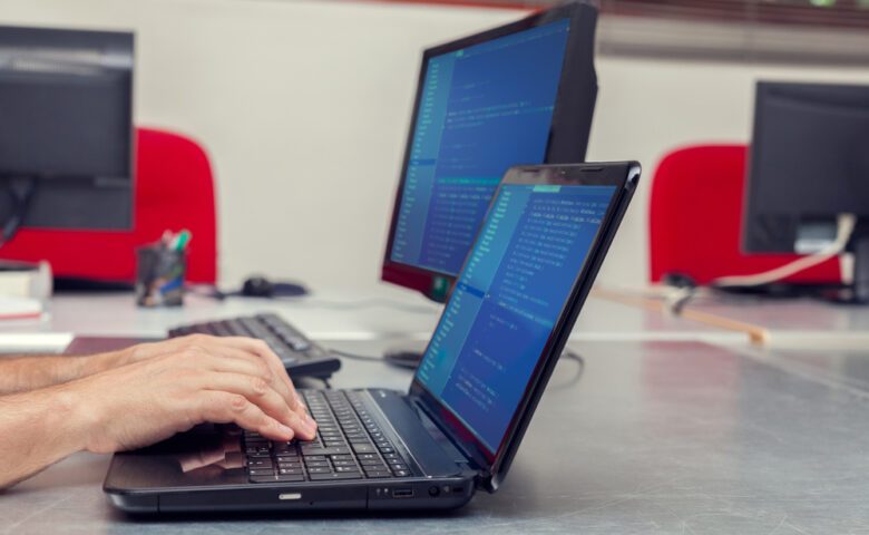 フロントエンドとバックエンドとは？開発の流れと各エンジニアに求められるスキルを解説