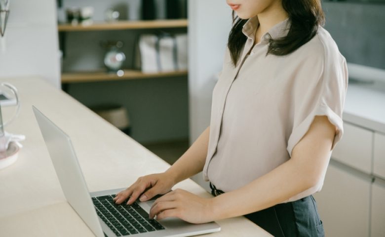 ネットショップを個人で運営する方法は？ノウハウや開業の流れ・仕事内容