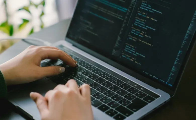 Webアプリの開発に必要なプログラミング言語