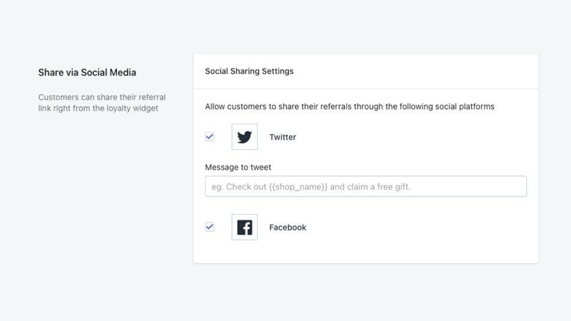 Share via Social Mediaの欄では、招待リンクをシェアするSNSを設定します。各SNSのアイコン横のチェックを入れると、顧客のポイントメニューにSNSのシェアボタンが表示されます。

Message to tweetにはTwitterでシェアをする際に自動で記入する文章を設定することができます。
